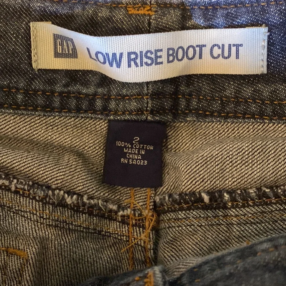 Classic GAP Low‑Rise Bootcut Jeans — Size 2, Gorgeous Blue Wash - Picture 7 of 9